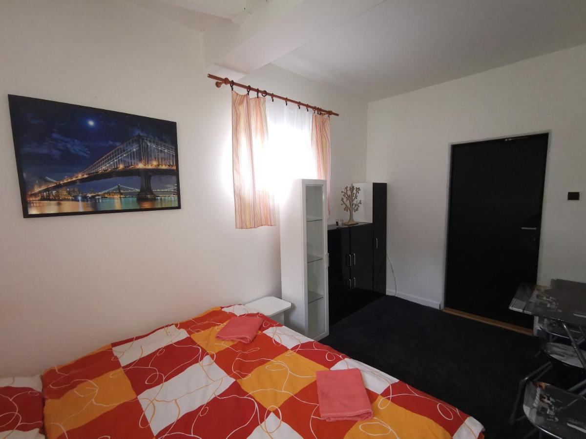 Penzion Tomy Na Plazi Hotell Frymburk Exteriör bild
