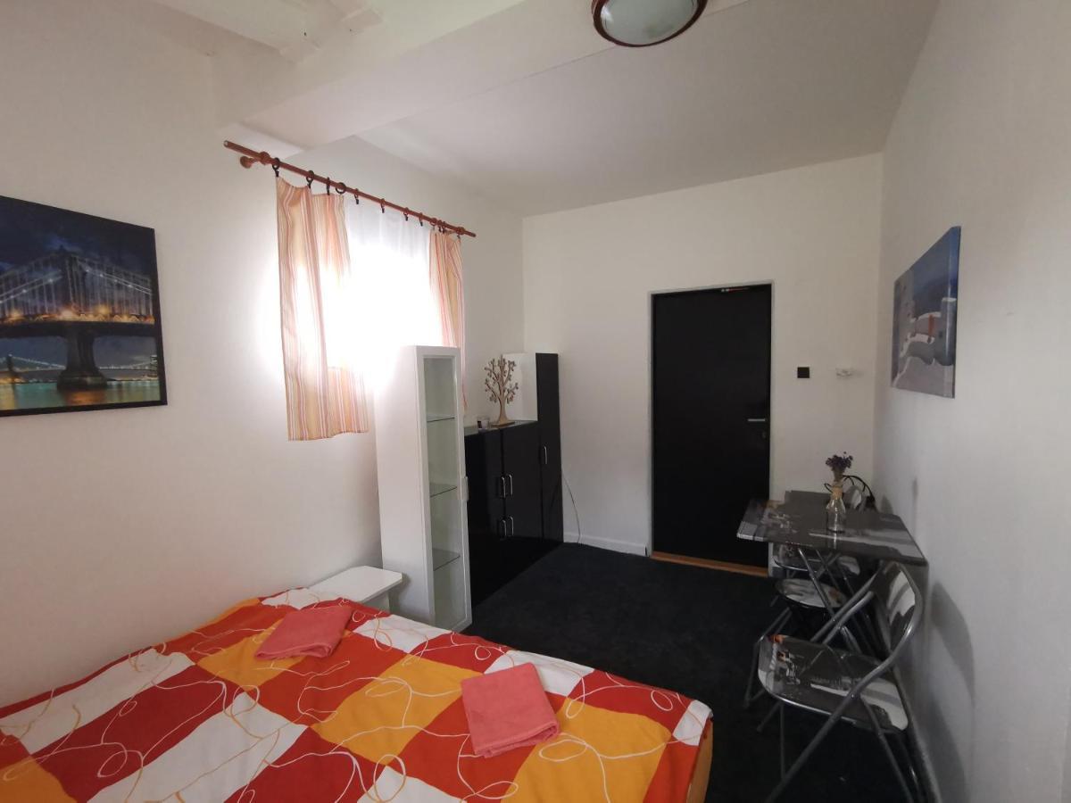 Penzion Tomy Na Plazi Hotell Frymburk Exteriör bild