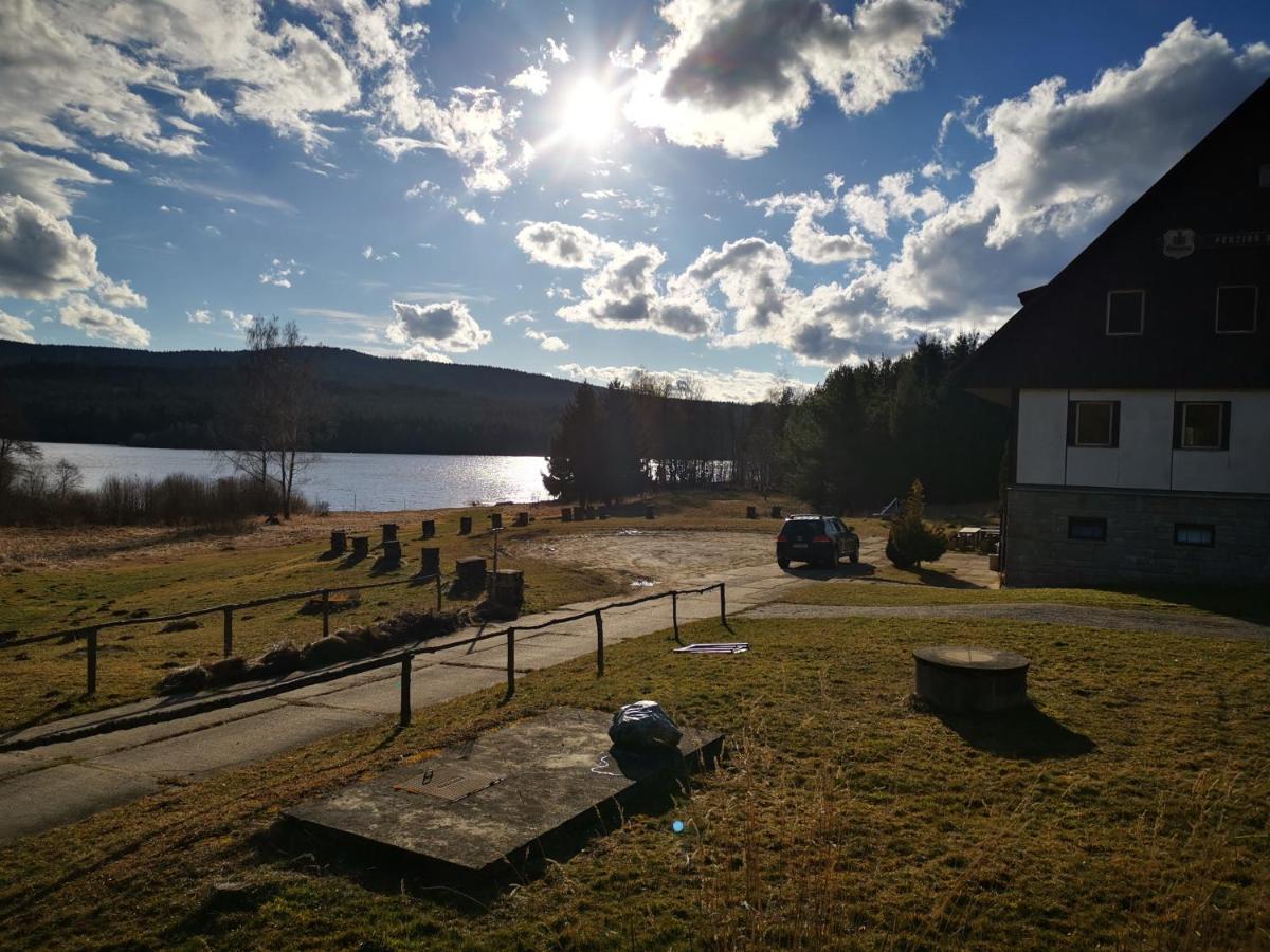 Penzion Tomy Na Plazi Hotell Frymburk Exteriör bild