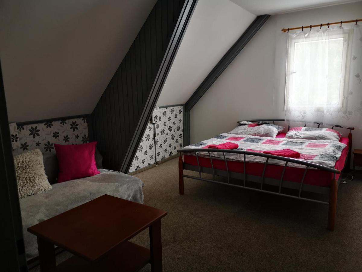 Penzion Tomy Na Plazi Hotell Frymburk Exteriör bild