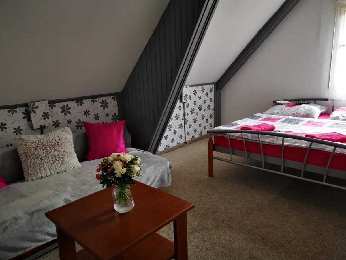 Penzion Tomy Na Plazi Hotell Frymburk Exteriör bild