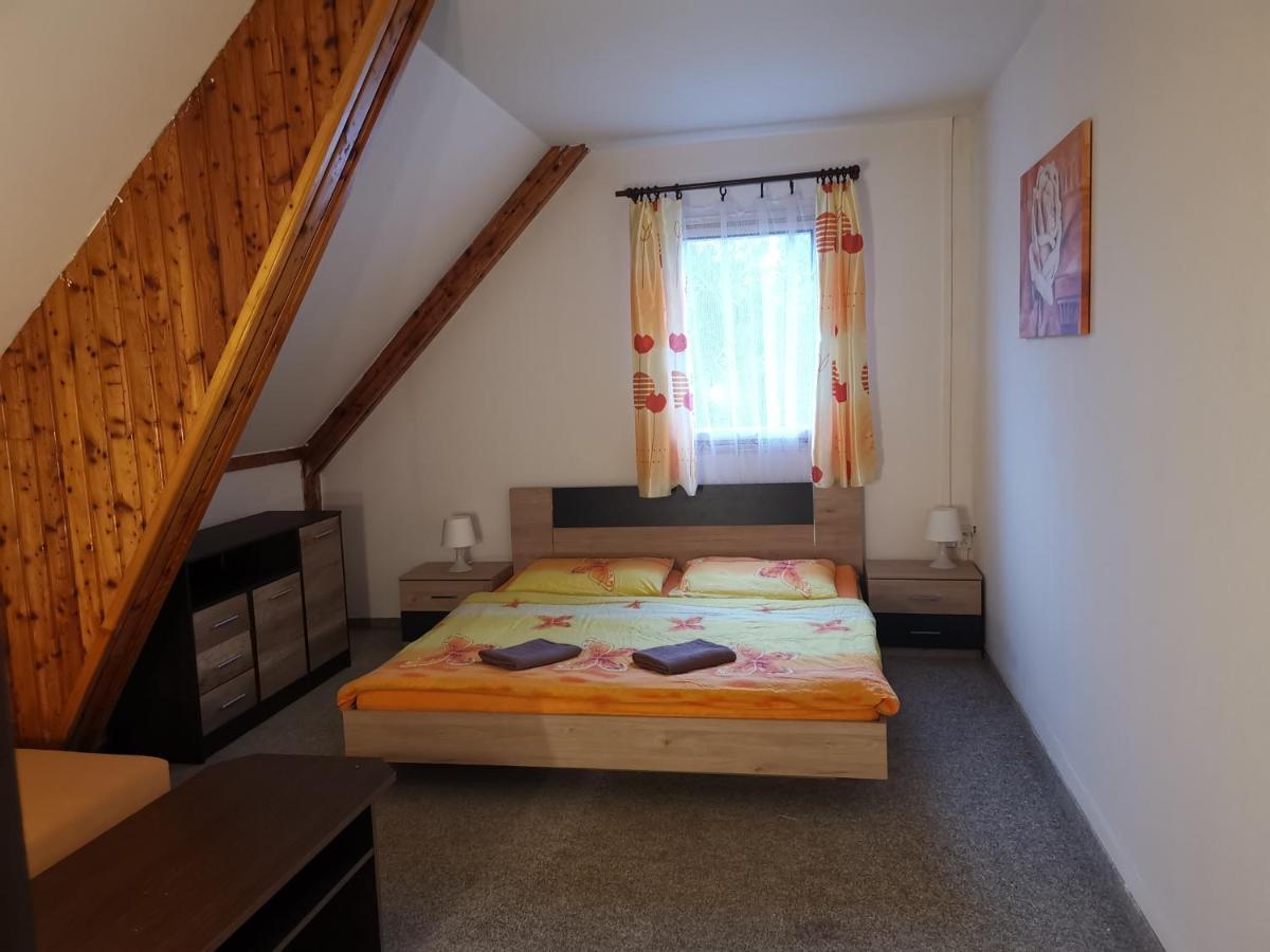 Penzion Tomy Na Plazi Hotell Frymburk Exteriör bild